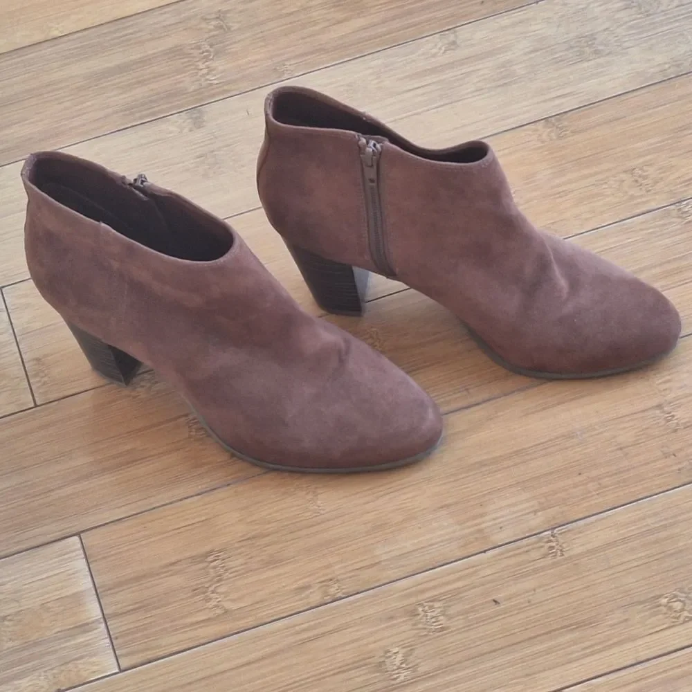 Old Navy Vegan Suede Block Heel Booties size 8 Zip Ankle Boots Brown